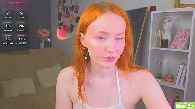 Snapshot of JoyceJones chatting on 10, 10, 2025 JoyceJones online show from 10, 10, 2025