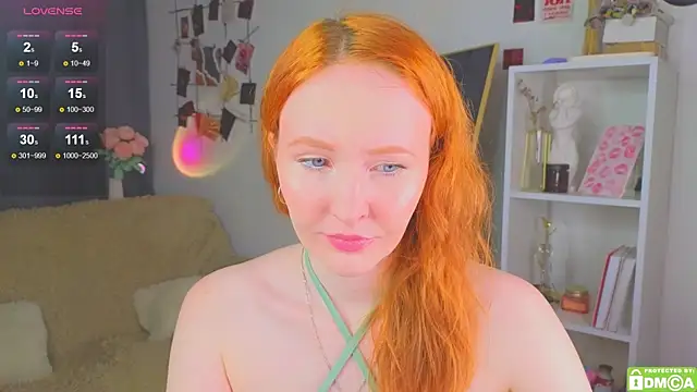 Snapshot of JoyceJones chatting on 8, 10, 2025 JoyceJones online show from 8, 10, 2025