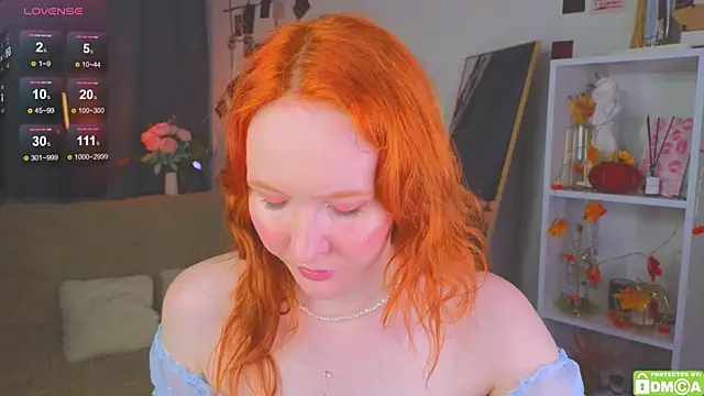 Snapshot of JoyceJones chatting on 6, 11, 2025 JoyceJones online show from 6, 11, 2025