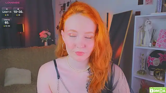 Snapshot of JoyceJones chatting on 19, 11, 2025 JoyceJones online show from 19, 11, 2025