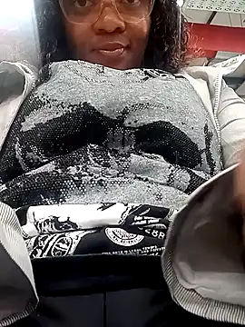 Snapshot of SexyMellon chatting on 4, 10, 2025 SexyMellon online show from 4, 10, 2025