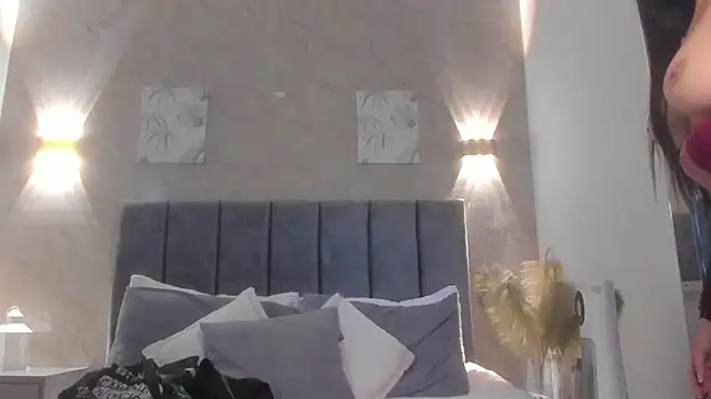 Lunaa bellaa online show from 20, 4, 2026