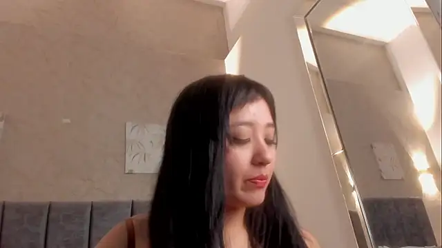 Lunaa bellaa online show from 2, 2, 2026