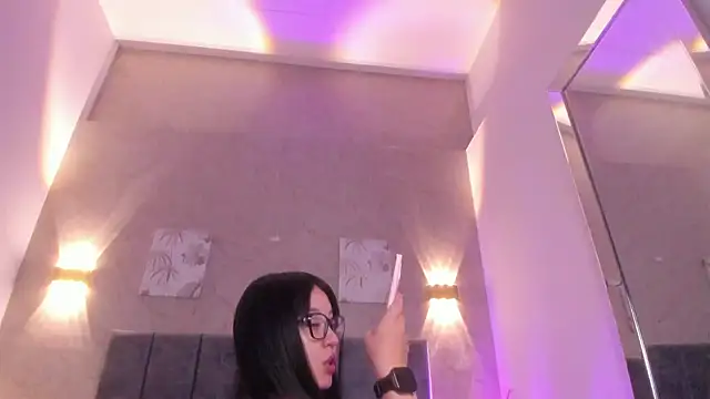 Lunaa bellaa online show from 13, 4, 2026