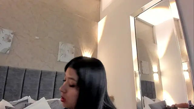 Lunaa bellaa online show from 5, 1, 2026