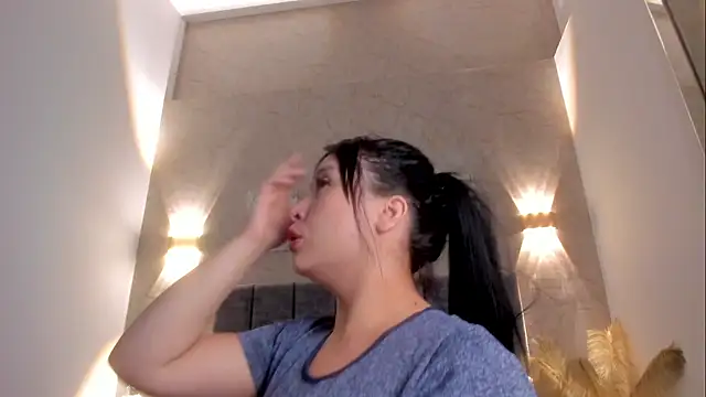 Lunaa bellaa online show from 17, 2, 2026