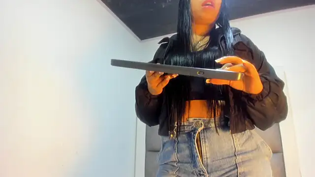 Snapshot of Mia_lopez__ chatting on 10, 10, 2025 Mia lopez online show from 10, 10, 2025