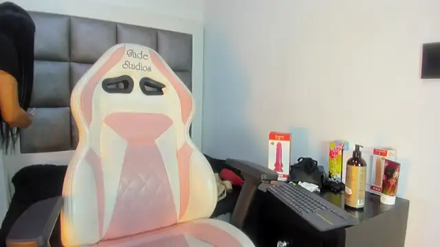 Snapshot of Mia_lopez__ chatting on 7, 10, 2025 Mia lopez online show from 7, 10, 2025