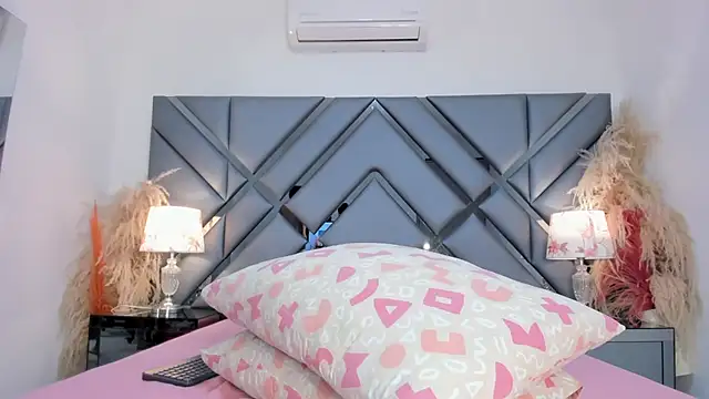 Milan LewisS online show from 7, 10, 2025