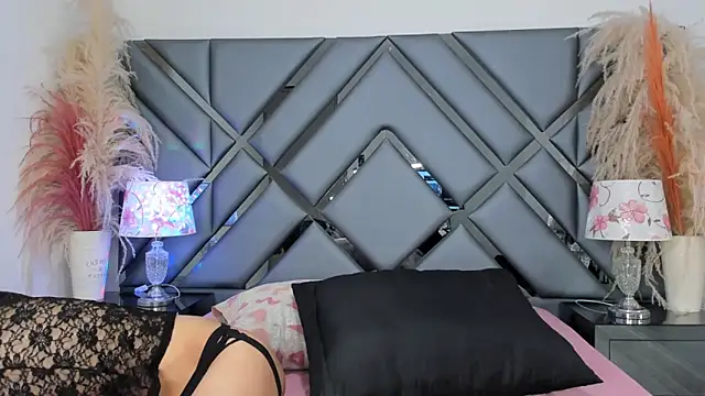 Milan LewisS online show from 8, 11, 2025