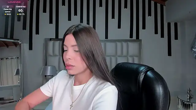 Snapshot of MeganScott chatting on 11, 6, 2026 MeganScott online show from 11, 6, 2026