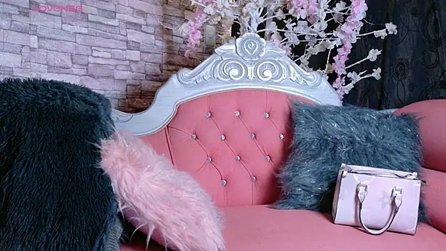 Snapshot of NataliaPrada_s chatting on 8, 7, 2026 NataliaPrada s online show from 8, 7, 2026
