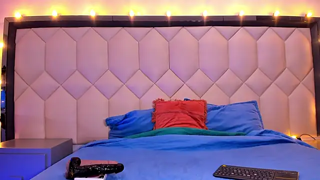 Scarletbigbug online show from 27, 10, 2025