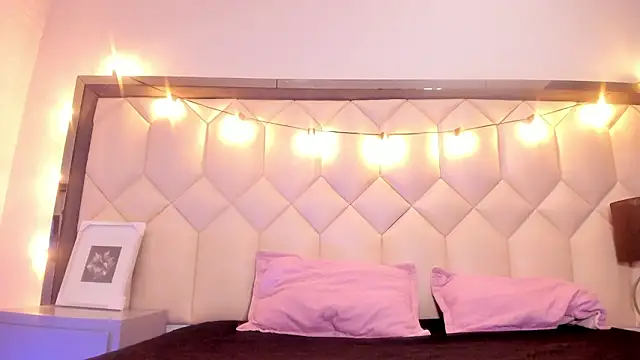 Scarletbigbug online show from 12, 2, 2026