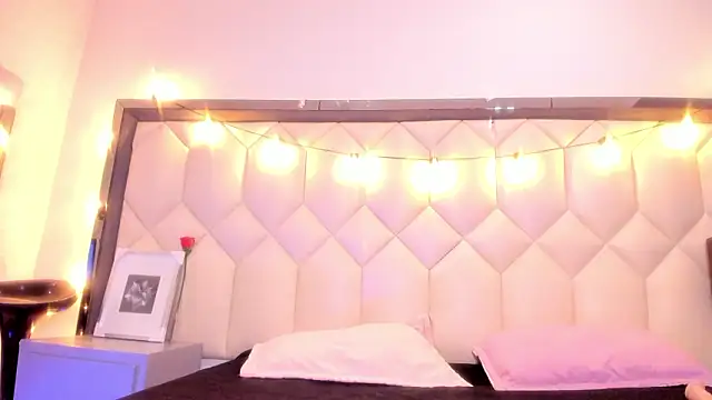 Scarletbigbug online show from 19, 2, 2026