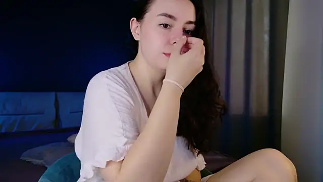 Snapshot of Di_na_Bell chatting on 13, 7, 2026 Di na Bell online show from 13, 7, 2026