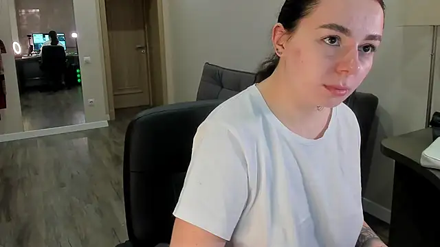 Snapshot of Di_na_Bell chatting on 1, 6, 2026 Di na Bell online show from 1, 6, 2026