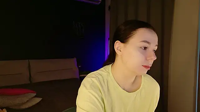 Snapshot of Di_na_Bell chatting on 9, 7, 2026 Di na Bell online show from 9, 7, 2026
