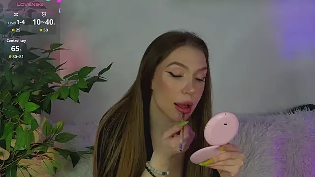 AlysonHuxley  online show from 16, 4, 2026