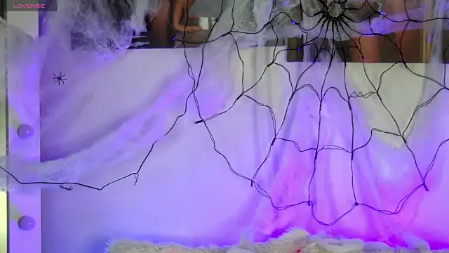 AlysonHuxley  online show from 31, 10, 2025