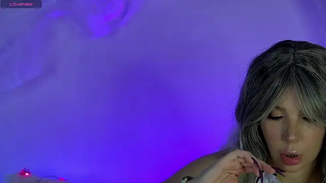 AlysonHuxley  online show from 25, 10, 2025