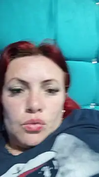 Snapshot of carolinhe_ chatting on 1, 12, 2025 carolinhe online show from 1, 12, 2025