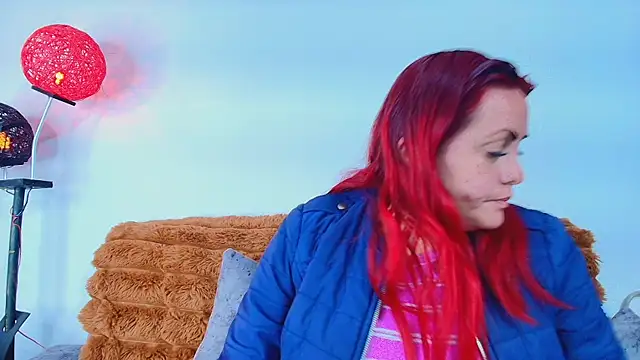 Snapshot of carolinhe_ chatting on 15, 11, 2025 carolinhe online show from 15, 11, 2025