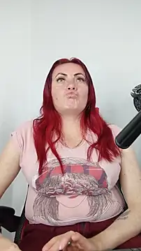 Snapshot of carolinhe_ chatting on 14, 11, 2025 carolinhe online show from 14, 11, 2025