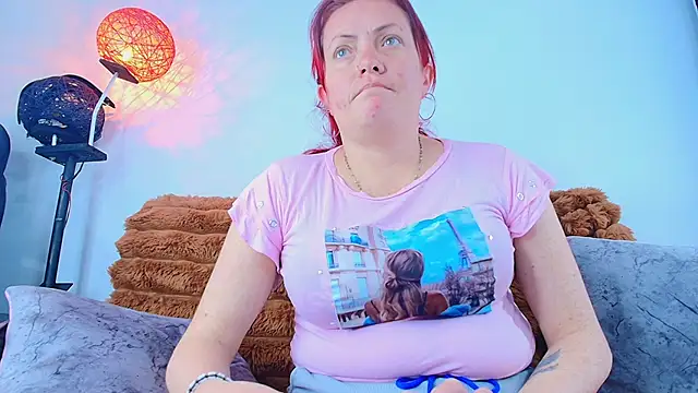 Snapshot of carolinhe_ chatting on 11, 11, 2025 carolinhe online show from 11, 11, 2025