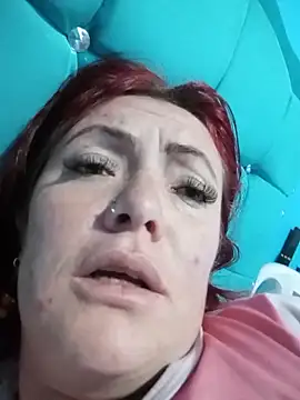 Snapshot of carolinhe_ chatting on 29, 11, 2025 carolinhe online show from 29, 11, 2025