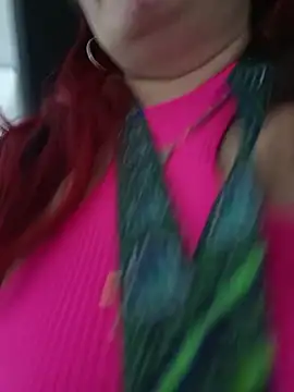 Snapshot of carolinhe_ chatting on 9, 10, 2025 carolinhe online show from 9, 10, 2025