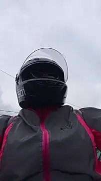 Snapshot of carolinhe_ chatting on 6, 11, 2025 carolinhe online show from 6, 11, 2025