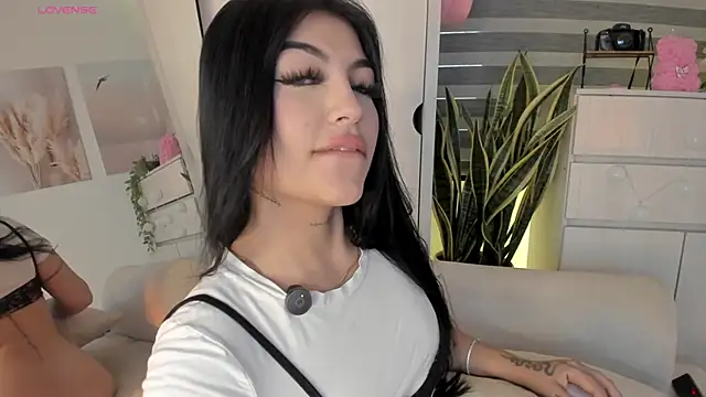 Snapshot of EmmyKenner chatting on 7, 2, 2026 EmmyKenner online show from 7, 2, 2026