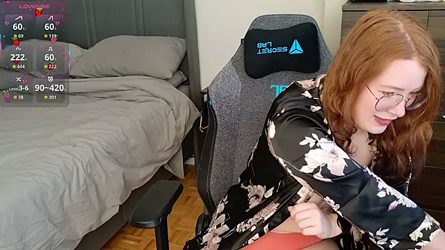 strawberryyfoxie online show from 2, 2, 2026