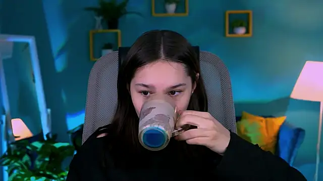 KimClarks  online show from 9, 11, 2025