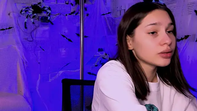 KimClarks  online show from 17, 10, 2025