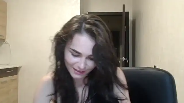 Snapshot of Silviaa_a chatting on 6, 11, 2025 Silviaa a online show from 6, 11, 2025