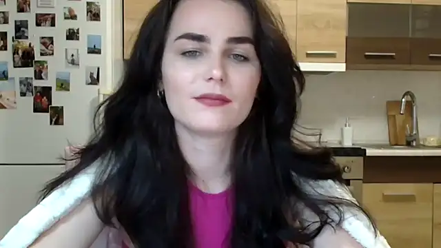 Silviaa a online show from 4, 12, 2025