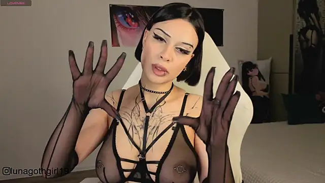 IamLuna2006 online show from 2, 12, 2025