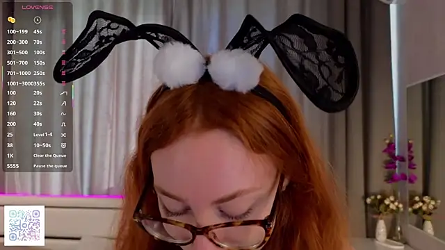 VeronaHascall online show from 2, 10, 2025