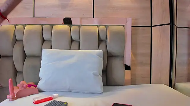 Snapshot of karol_lewiss chatting on 26, 11, 2025 karol lewiss online show from 26, 11, 2025