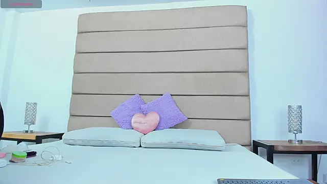 Snapshot of susan_elliot chatting on 8, 11, 2025 susan elliot online show from 8, 11, 2025