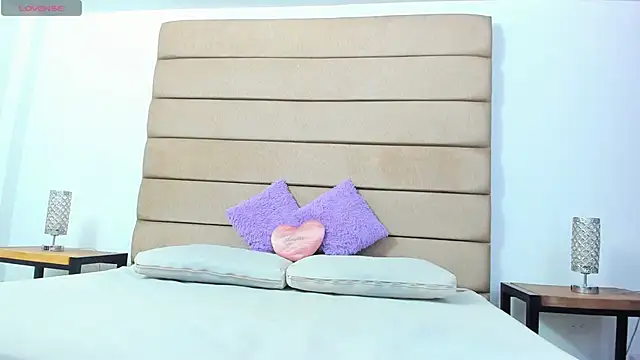 Snapshot of susan_elliot chatting on 10, 11, 2025 susan elliot online show from 10, 11, 2025