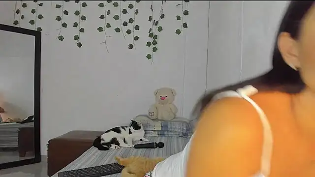 Snapshot of PureFire20 chatting on 19, 11, 2025 PureFire20 online show from 19, 11, 2025