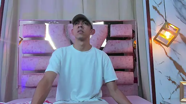 Snapshot of kameron_and_Nick chatting on 28, 11, 2025 kameron and Nick online show from 28, 11, 2025