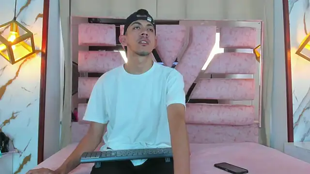 Snapshot of kameron_and_Nick chatting on 17, 11, 2025 kameron and Nick online show from 17, 11, 2025