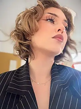 KellyKeler online show from 4, 4, 2026