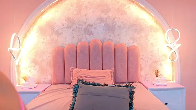 JasmineRhodes online show from 8, 11, 2025