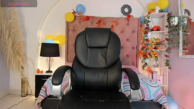 Snapshot of SwettRenata_ chatting on 30, 9, 2025 SwettRenata online show from 30, 9, 2025