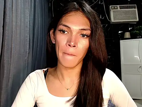 ladyhotcuming online show from 15, 6, 2026